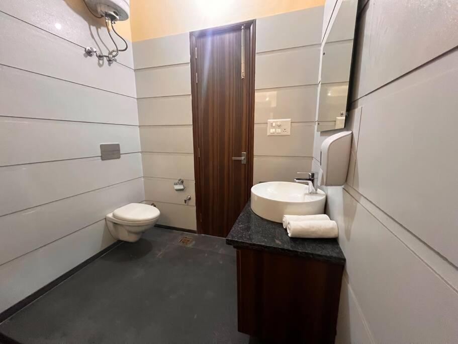 5Bhk Home Away From Home At Ranjit Avenue Αμριτσάρ Εξωτερικό φωτογραφία
