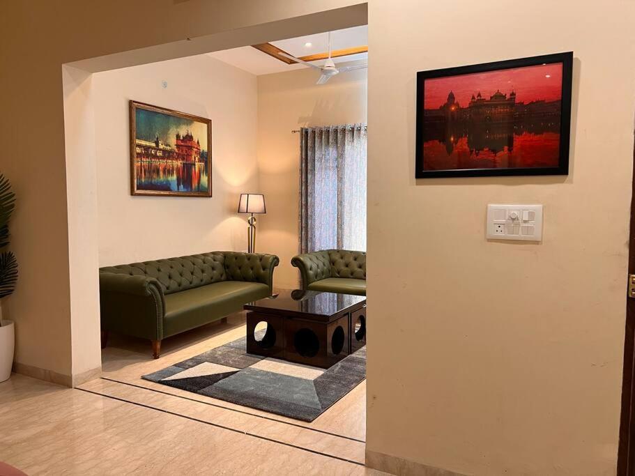 5Bhk Home Away From Home At Ranjit Avenue Αμριτσάρ Εξωτερικό φωτογραφία