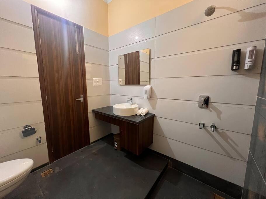 5Bhk Home Away From Home At Ranjit Avenue Αμριτσάρ Εξωτερικό φωτογραφία