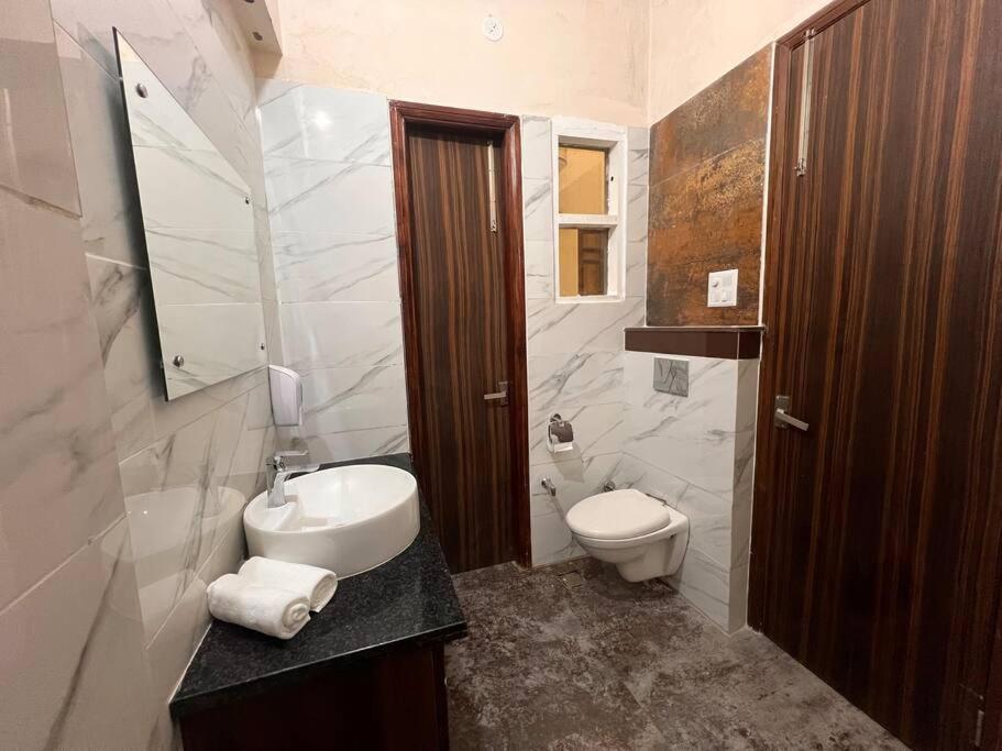 5Bhk Home Away From Home At Ranjit Avenue Αμριτσάρ Εξωτερικό φωτογραφία